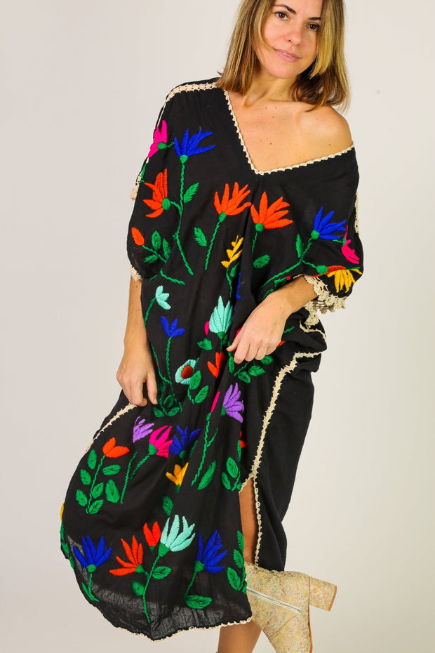 EMBROIDERED KAFTAN LOREYS - sustainably made MOMO NEW YORK sustainable clothing, kaftan slow fashion